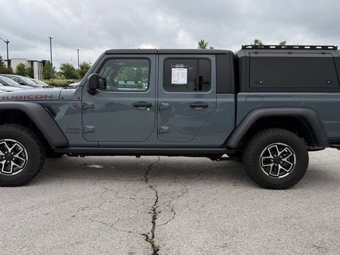 Used 2024 Jeep Gladiator Rubicon w/ Convenience Group AWD/4WD image 4