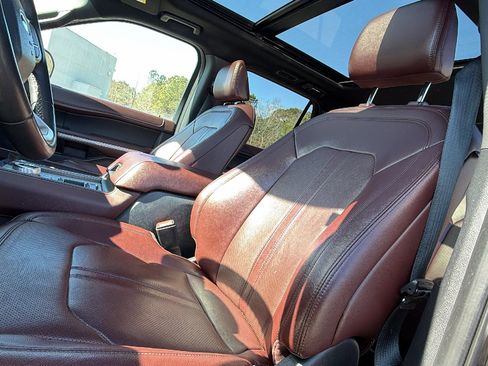 Used 2024 Ford Expedition Limited image 18