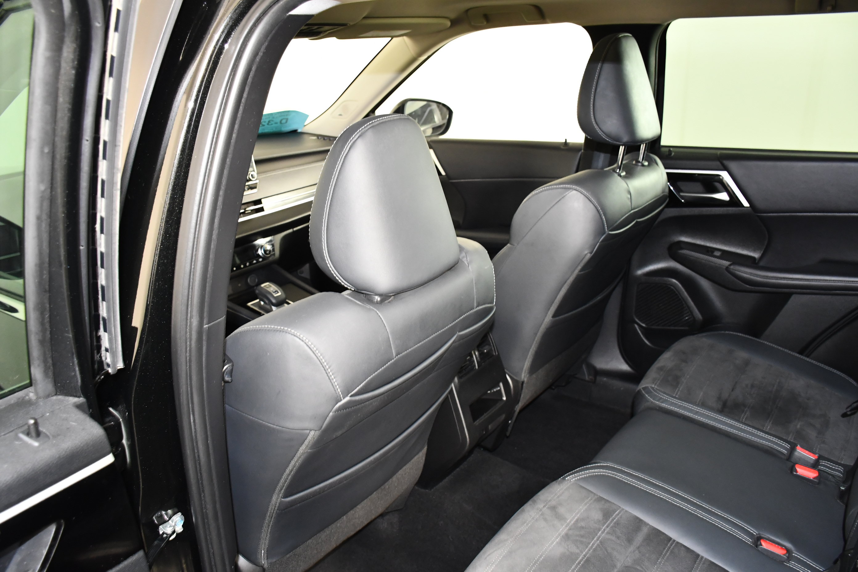 Used 2023 Mitsubishi Outlander SE AWD/4WD image 43