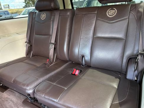 Used 2013 Cadillac Escalade ESV Platinum AWD/4WD image 16