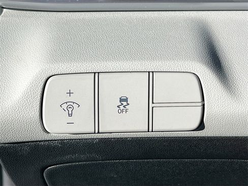 Used 2024 Hyundai Elantra Limited image 10