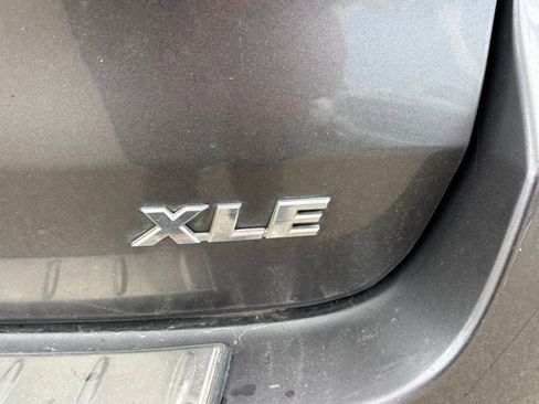 Used 2019 Toyota Highlander XLE FWD image 5