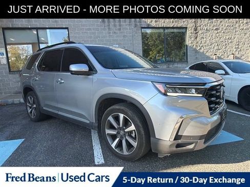 Used 2025 Honda Pilot Elite image 1