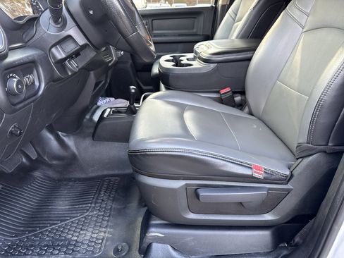 Used 2019 RAM 3500 Tradesman w/ Chrome Appearance Group image 9