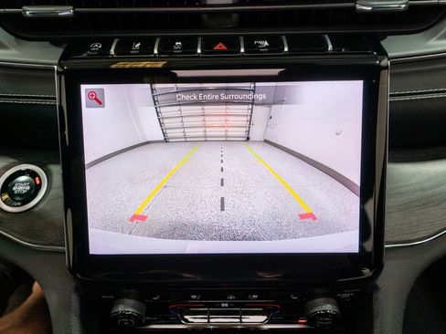 Used 2025 Jeep Grand Cherokee L Overland AWD/4WD image 24