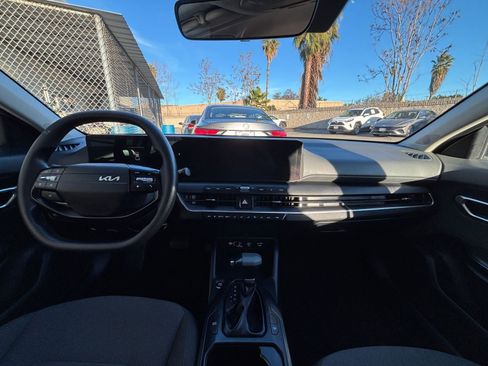 Used 2025 Kia K4 LXS image 33