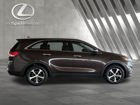 Used 2017 Kia Sorento EX FWD image 4