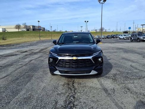Used 2025 Chevrolet Blazer LT FWD image 2
