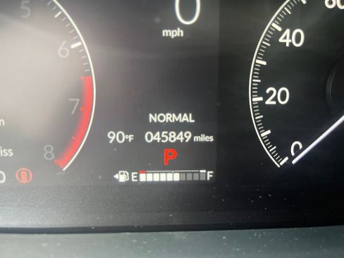 Used 2024 Honda Pilot Touring image 5