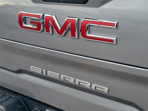 Used 2024 GMC Sierra 1500 SLT image 9