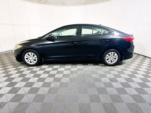 Used 2018 Hyundai Elantra SE w/ SE Connectivity Package 04 FWD image 6