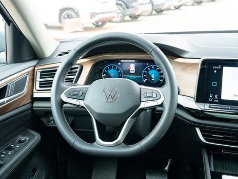 New 2026 Volkswagen Atlas SE FWD image 32