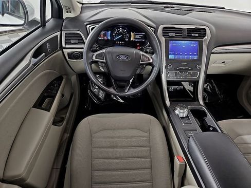 Used 2020 Ford Fusion SE image 12