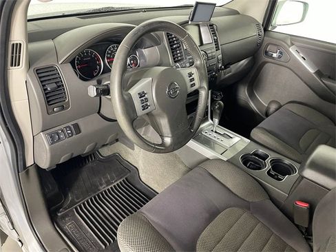Used 2008 Nissan Pathfinder SE image 3