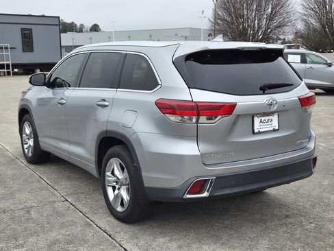 Used 2017 Toyota Highlander Limited image 3