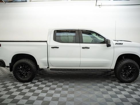 Used 2024 Chevrolet Silverado 1500 LT Trail Boss w/ Convenience Package II AWD/4WD image 4