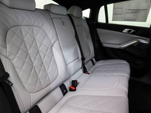Used 2026 BMW X6 xDrive40i w/ Climate Comfort Package image 28