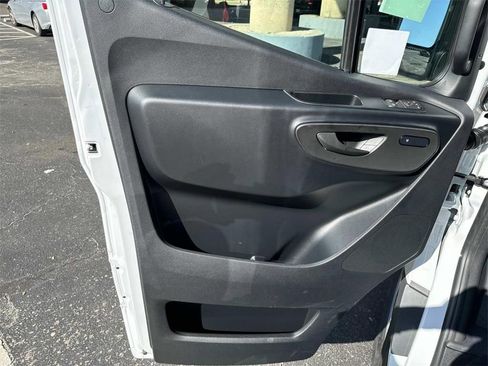 Used 2025 Mercedes-Benz Sprinter 2500 image 19
