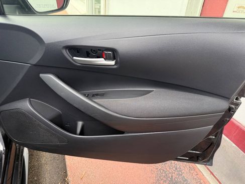 Used 2020 Toyota Corolla LE FWD image 15