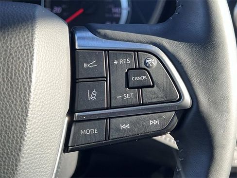 Used 2020 Toyota Highlander LE image 24