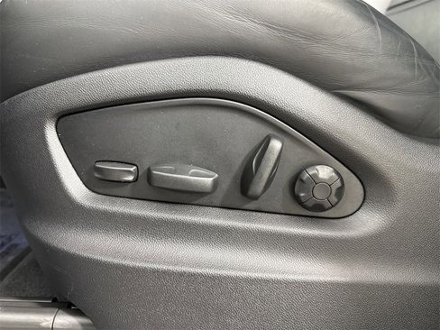 Certified 2022 Porsche Cayenne w/ Premium Package Plus image 37