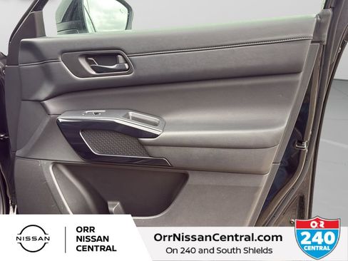 Used 2025 Nissan Pathfinder SV image 10