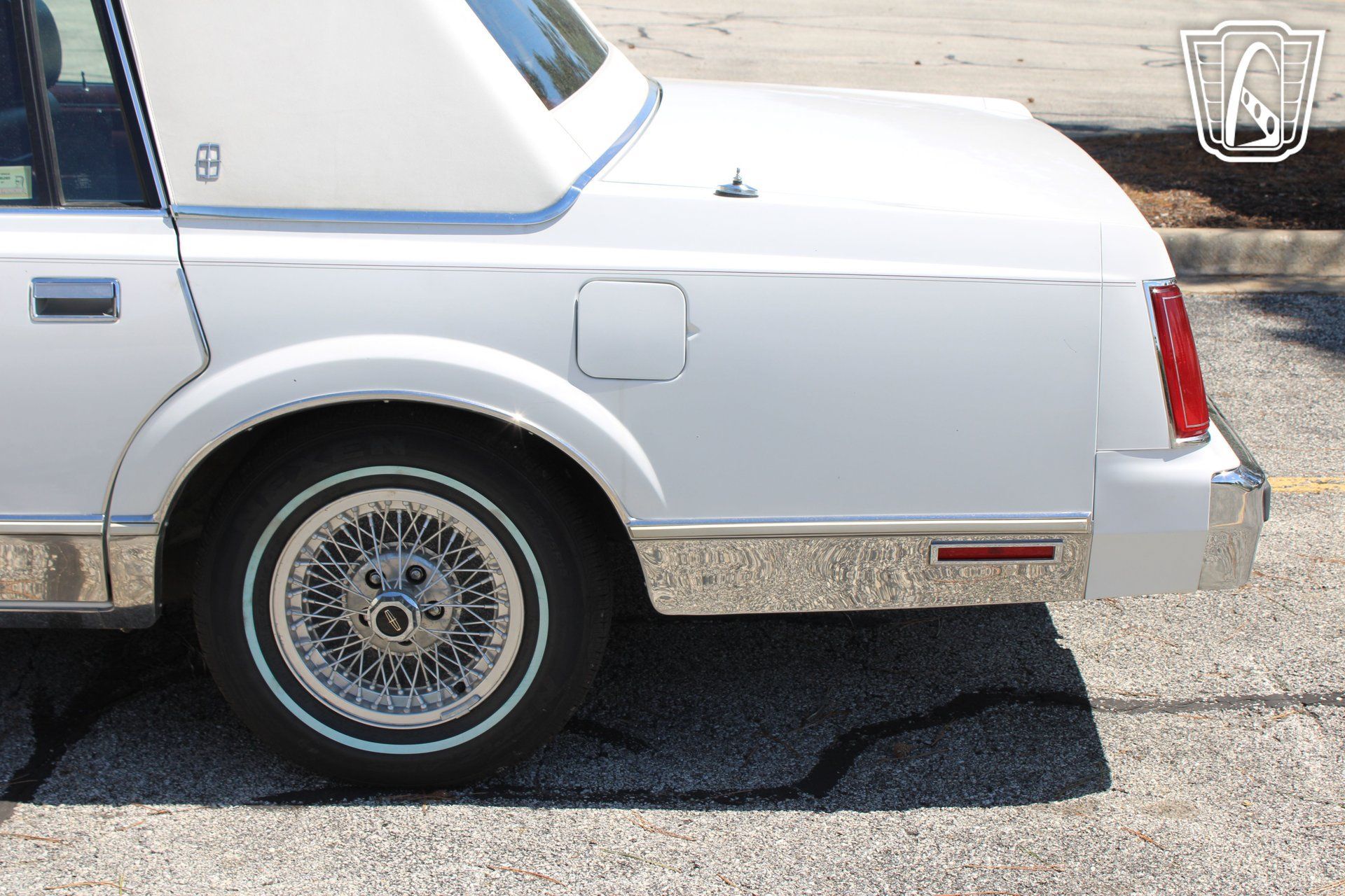Used 1988 Lincoln Town Car Signature RWD image 40