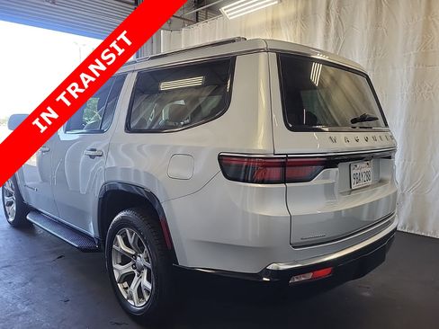Used 2022 Jeep Wagoneer Series II AWD/4WD image 5