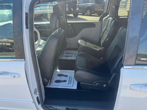 Used 2017 Dodge Grand Caravan SXT image 9