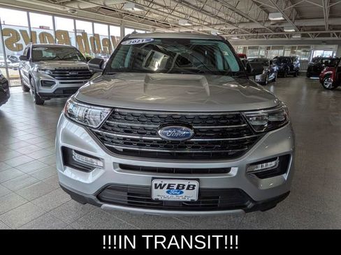 Used 2021 Ford Explorer XLT image 3
