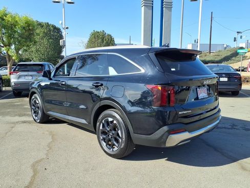 Used 2024 Kia Sorento S FWD image 6