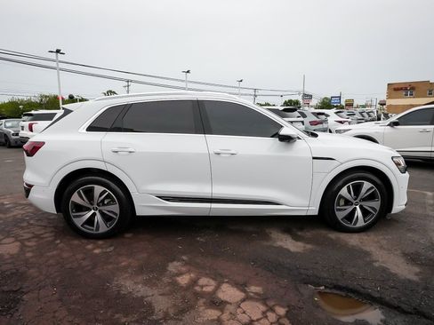 Used 2024 Audi Q8 e-tron Premium Plus AWD/4WD image 7