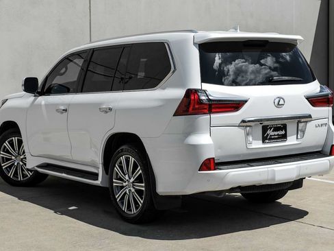 Used 2017 Lexus LX 570 4WD w/ Luxury Package image 11
