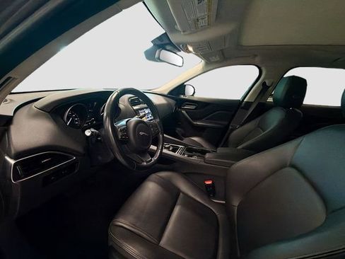 Used 2017 Jaguar F-PACE Premium image 20
