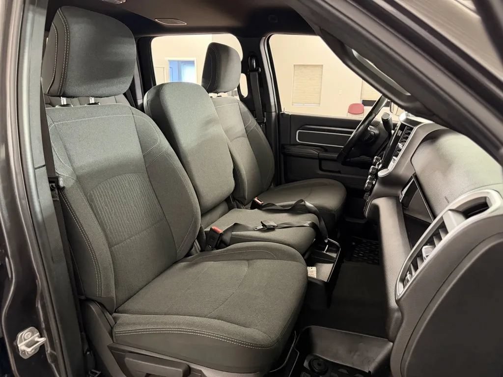 Used 2022 RAM 2500 Big Horn w/ Level C Equiment Group AWD/4WD image 38