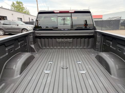 Used 2024 GMC Sierra 2500 SLE w/ SLE Value Package AWD/4WD image 11