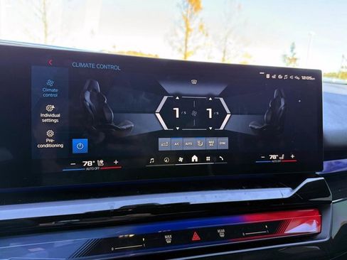 Used 2025 BMW M5 w/ Executive Package image 27