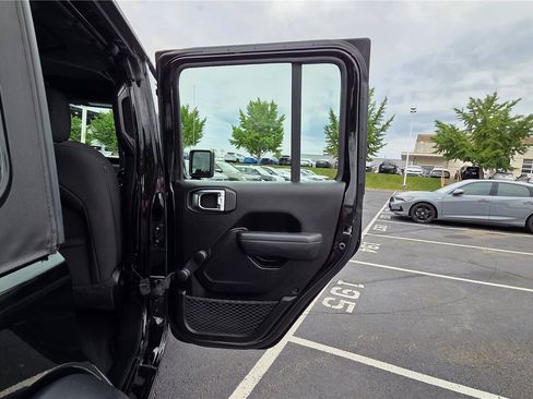 Used 2023 Jeep Wrangler Unlimited Sport AWD/4WD image 32