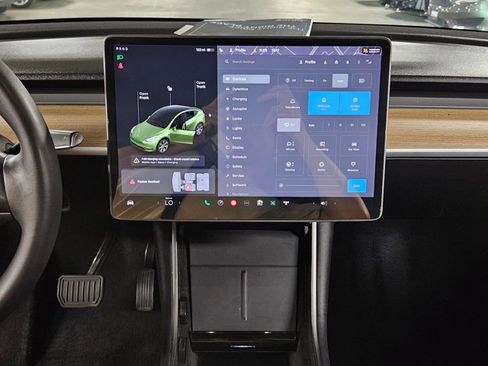 Used 2021 Tesla Model Y Long Range image 14