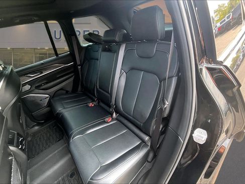 Used 2025 Jeep Grand Cherokee Overland w/ Advanced Protech Group III AWD/4WD image 26