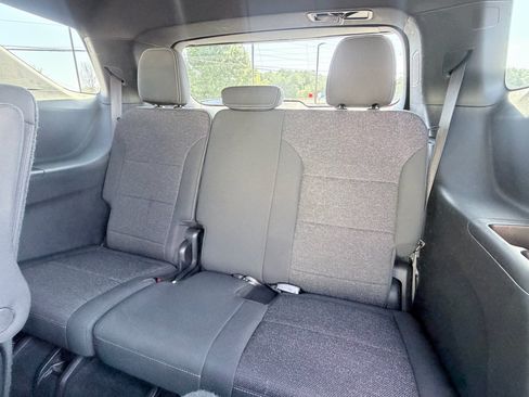 Used 2025 Chevrolet Traverse LT FWD image 28