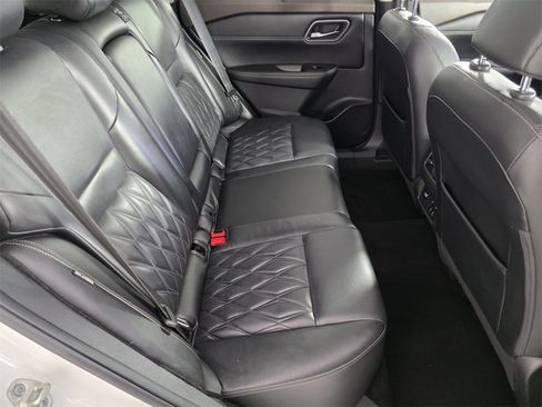 Used 2021 Nissan Rogue Platinum image 27