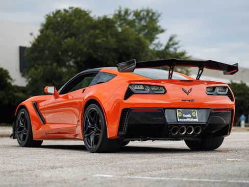 Used 2019 Chevrolet Corvette ZR1 RWD image 18