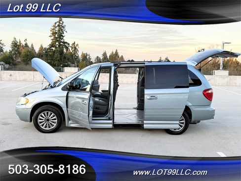 Used 2005 Chrysler Town & Country Touring w/ Luxury Group image 25