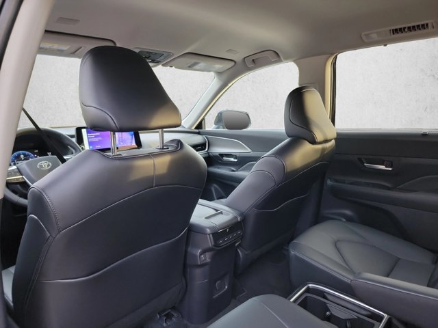 Used 2026 Toyota Grand Highlander FWD image 18