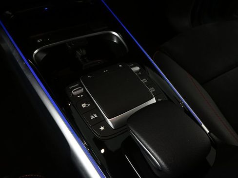 Used 2022 Mercedes-Benz GLB 250 image 15