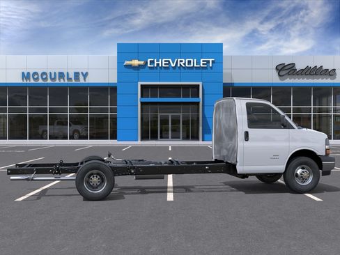 New 2026 Chevrolet Express 3500 w/ Power Convenience Package RWD image 5