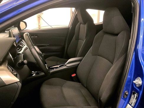 Used 2019 Toyota C-HR XLE image 24