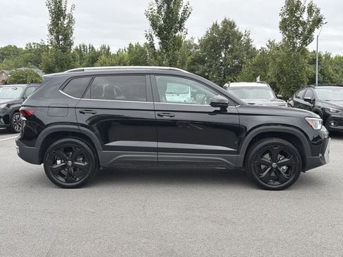 Used 2025 Volkswagen Taos SEL AWD/4WD image 2