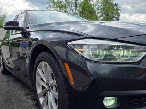 Used 2017 BMW 320i xDrive Sedan AWD/4WD image 13